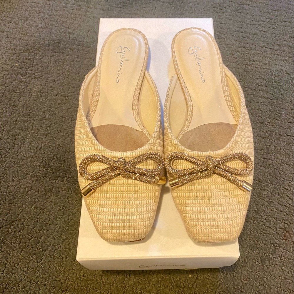 Guilhermina flats with rhinestones neutral tones